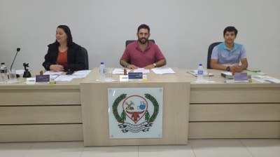 Mesa diretora, com Ana Paula, Kaká e Guilherme