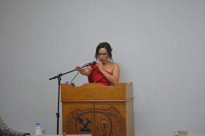 Prefeita Maura fazendo juramento