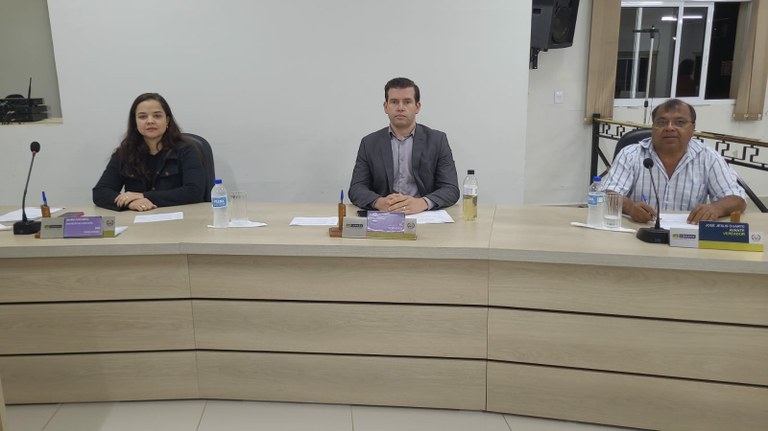 Vereadores Maria Eduarda, Elizeu e Índio, antes da reunião começar.