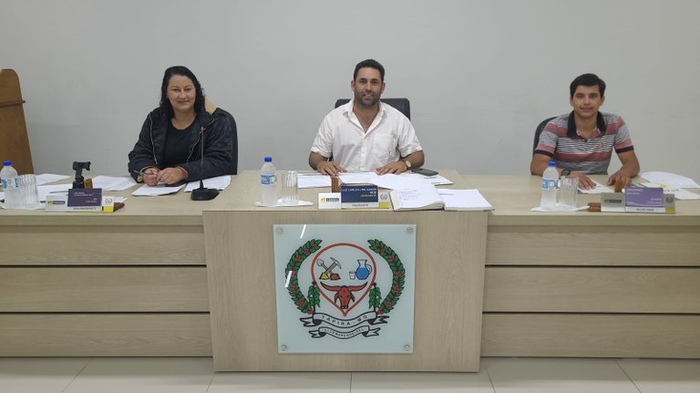 Mesa diretora, com Ana Paula, Kaká e Guilherme