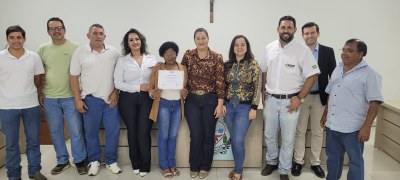 Vereadores após a entrega da moção de aplausos