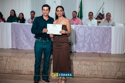 O vereador Guilherme com a sua homenageada, Fabiana Elias de Deus