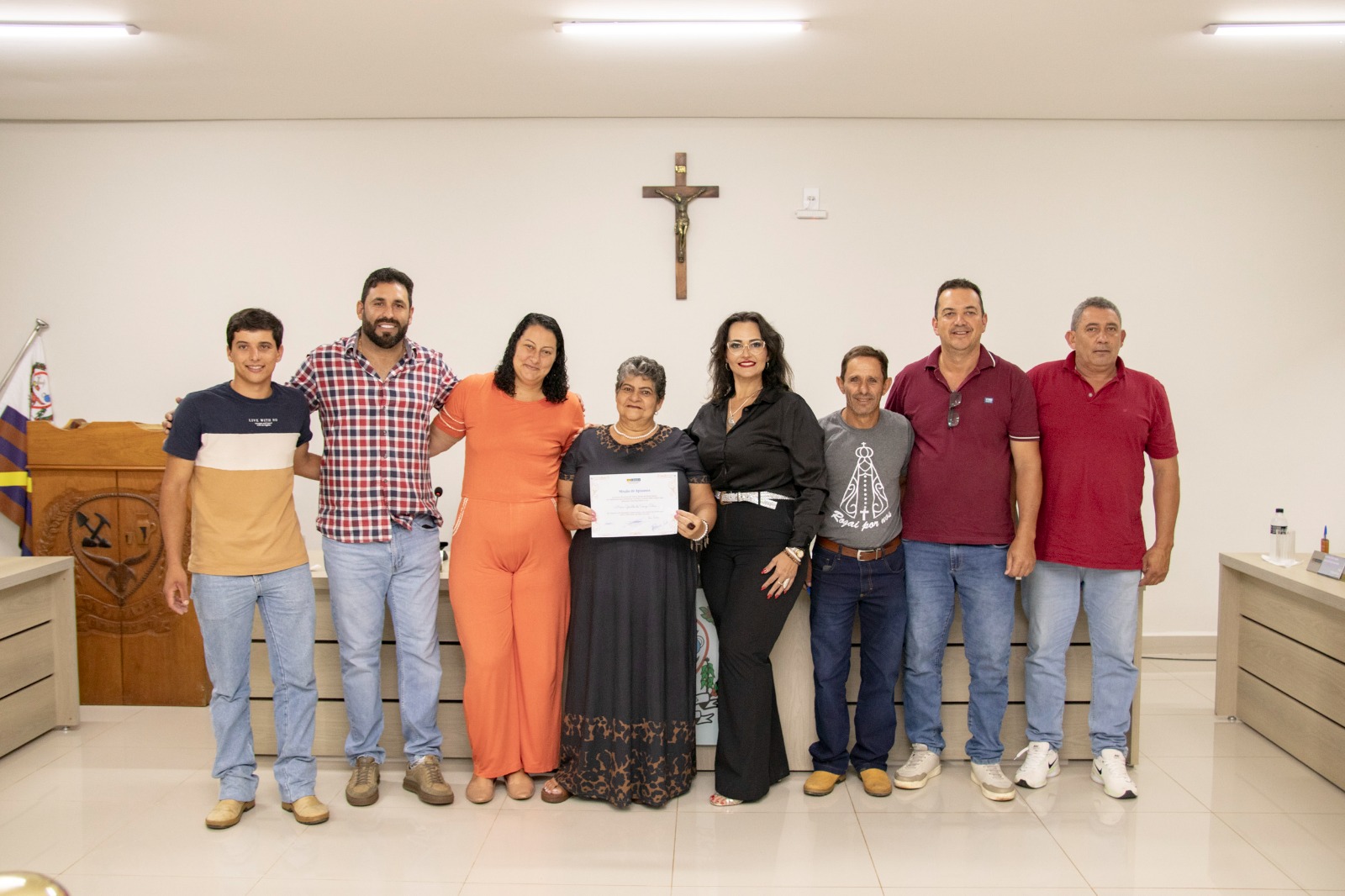 Vereadora entrega moção de aplausos na reunião desta semana